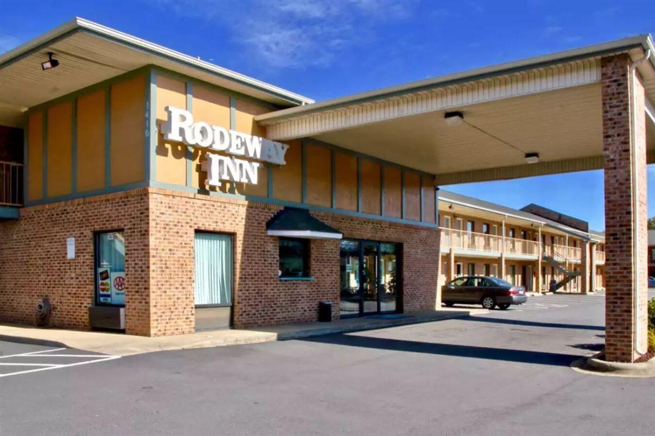 Rodeway Inn University Area Charlotte Exterior photo