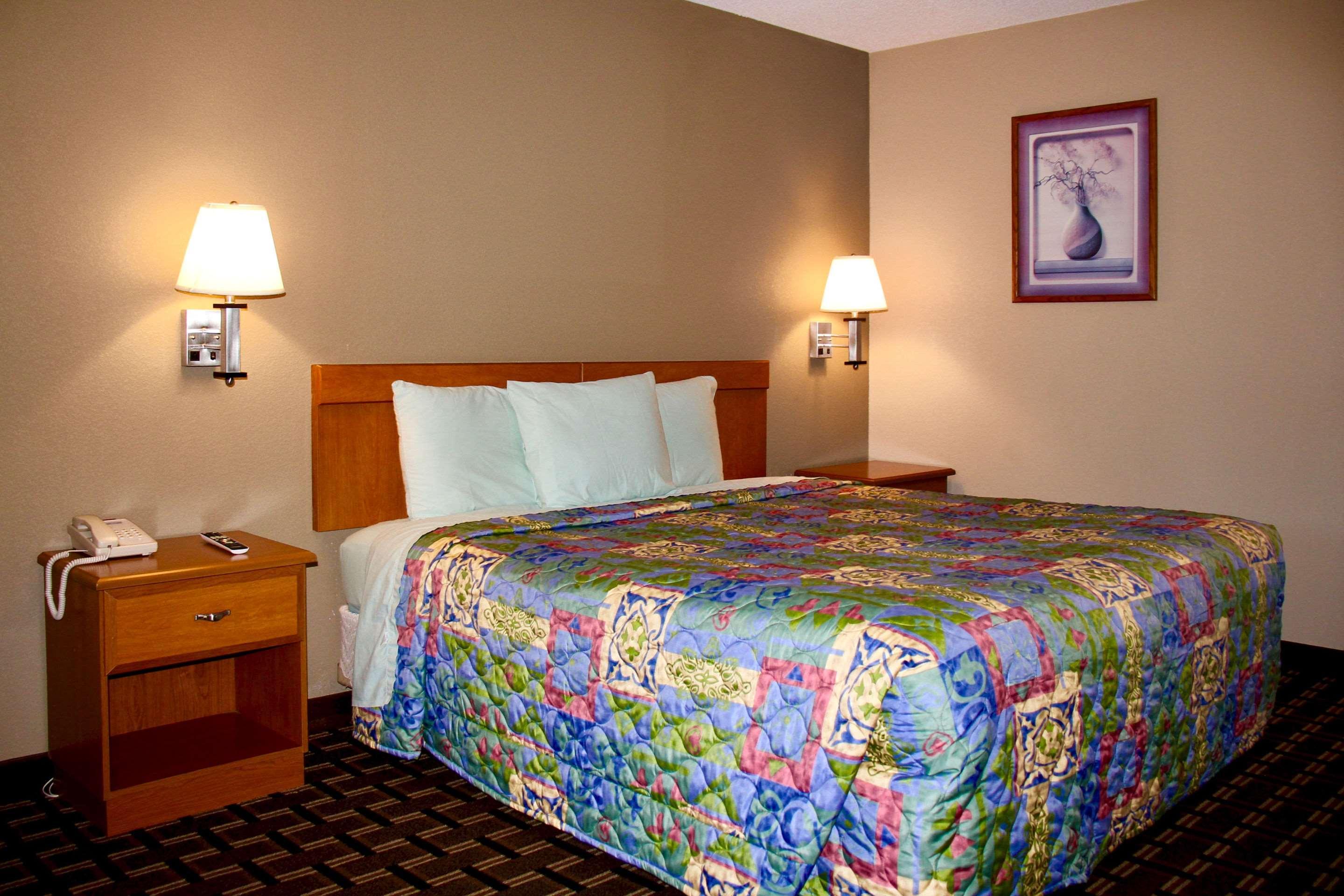 Rodeway Inn University Area Charlotte Exterior photo