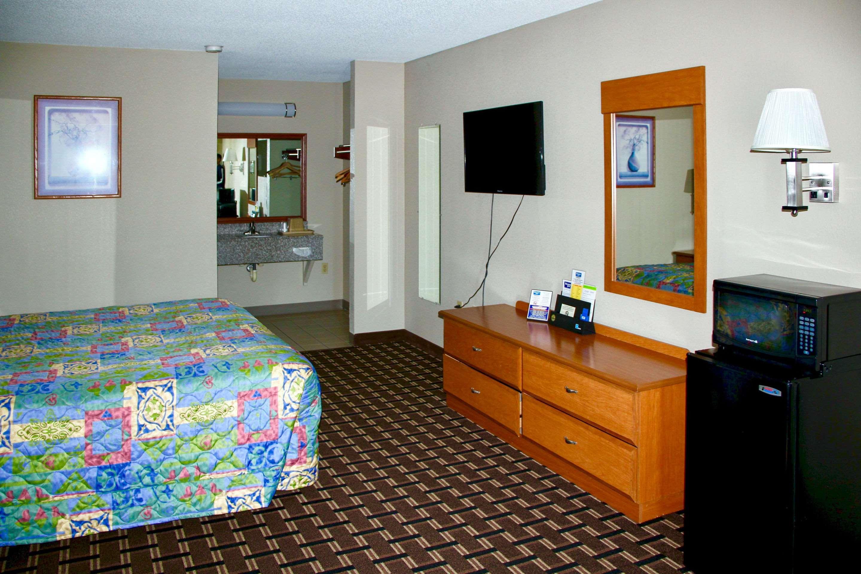 Rodeway Inn University Area Charlotte Exterior photo