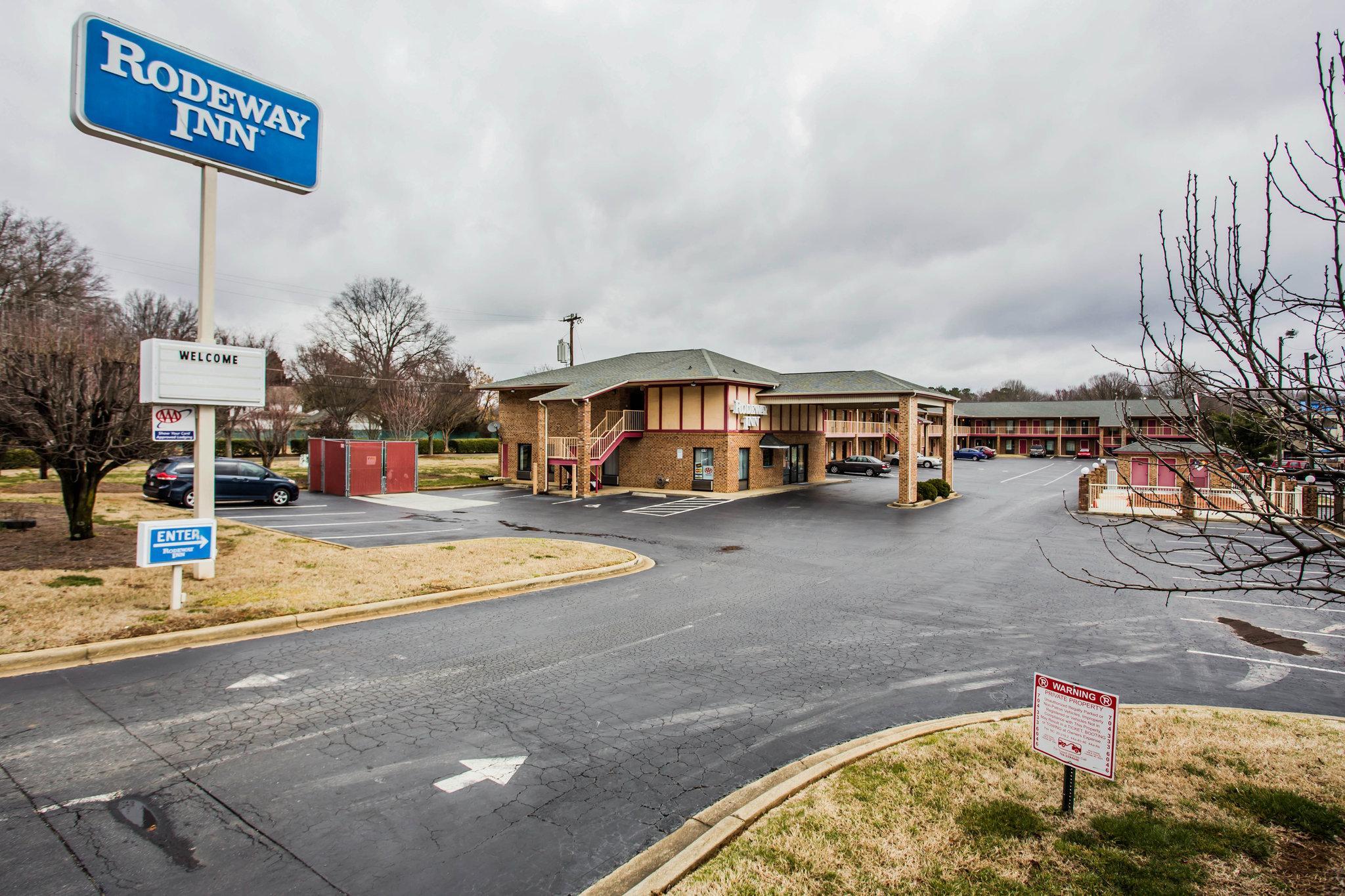 Rodeway Inn University Area Charlotte Exterior photo