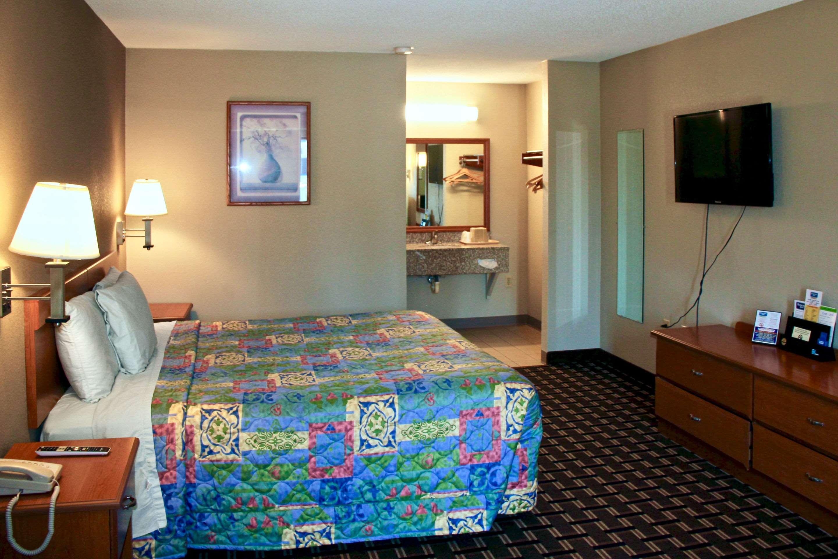 Rodeway Inn University Area Charlotte Exterior photo