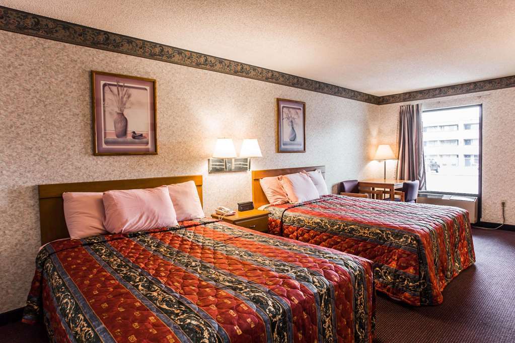Rodeway Inn University Area Charlotte Room photo